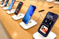 iPhone 17 Pro models in an Apple Store.